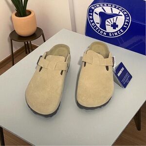 Birkenstock 🧚🏼♀️Boston Narrow Latte Cream Suede Clogs🧚🏼♀️
